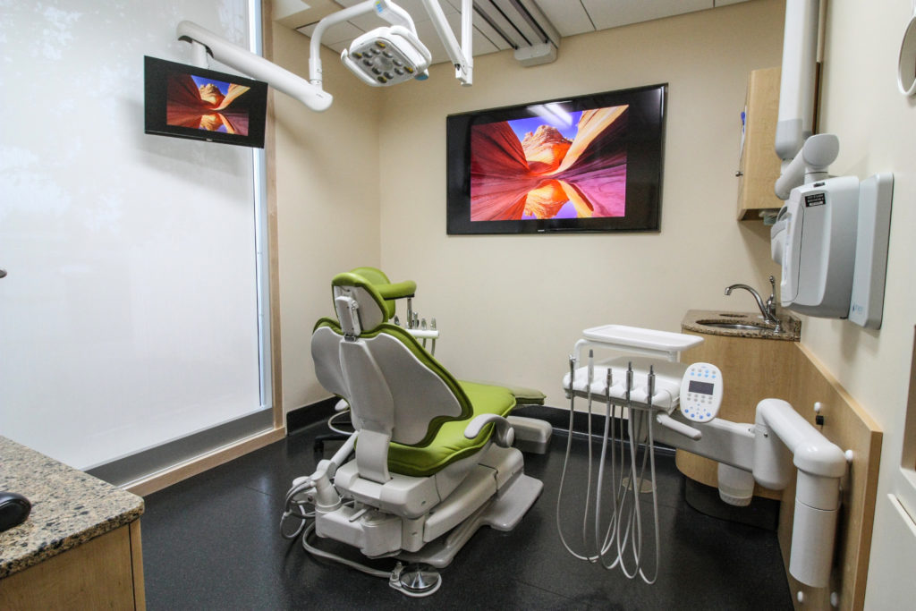 Treatment suite at Dentures Alaska where patients can get on day dentures in Anchorage. 